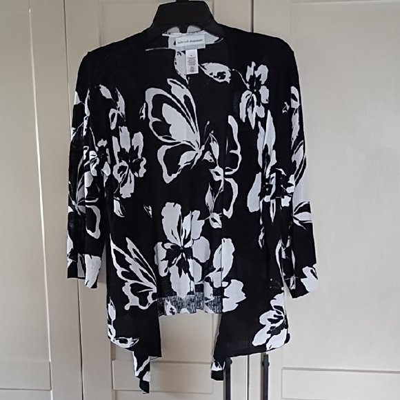 Alfred Dunner Sweaters - Alfred Dunner Black and White Leaf Pattern Sweater